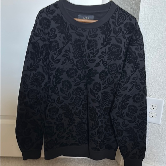 Zara Black Crewneck Sweater with Elegant Texture - Picture 1 of 2